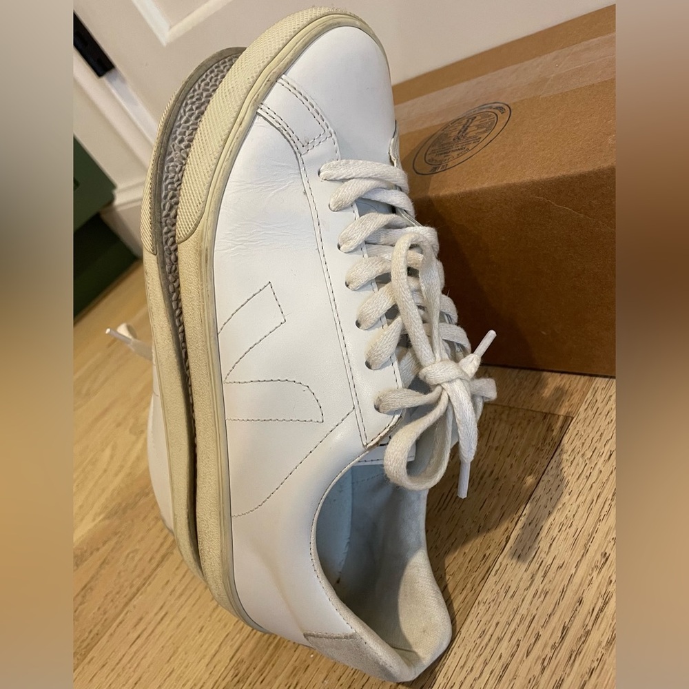 Women’s Veja Esplar size 8